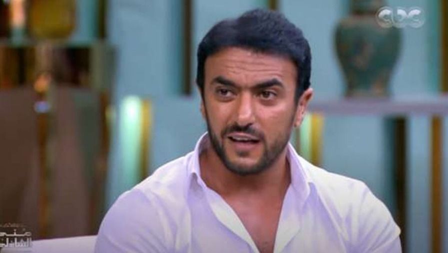 العوضي أبو الرجولة بيقدم مساعدات للهلال الأحمر