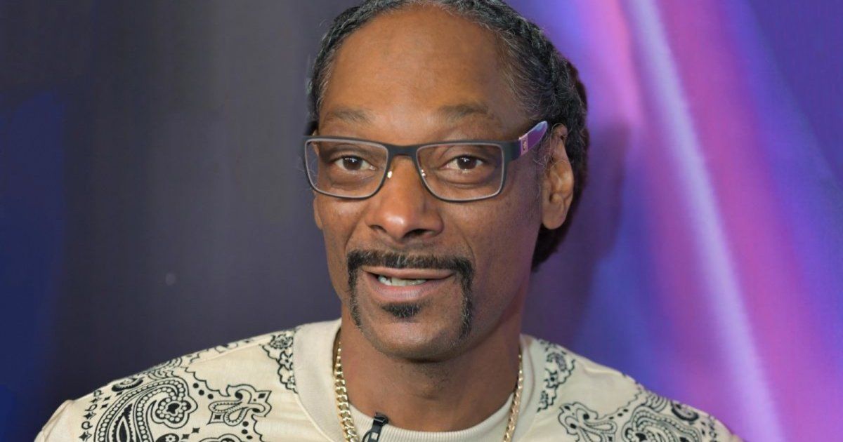 شاهد .. بالصور- في موقف طريف.. سنوب دوغ يتعلم اللغة اليابانية وهذا ما حصل معه