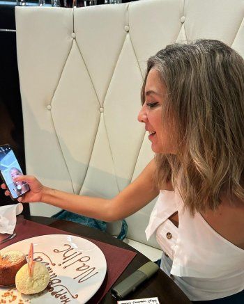 شاهد .. بالصور- أجواء رومنسية وكلمات مليئة بالحب..طه دسوقي يحتفل بعيد ميلاد زوجته نادين