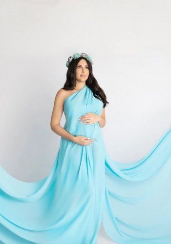 شاهد .. ملكة جمال لبنان لعام 2013 تستقبل طفلها الأول بعد 4 سنوات زواج