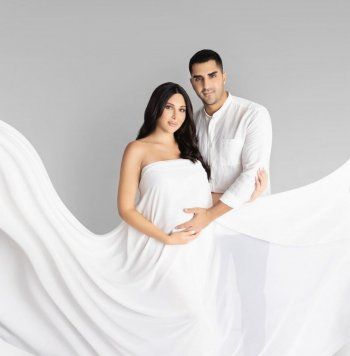 شاهد .. ملكة جمال لبنان لعام 2013 تستقبل طفلها الأول بعد 4 سنوات زواج