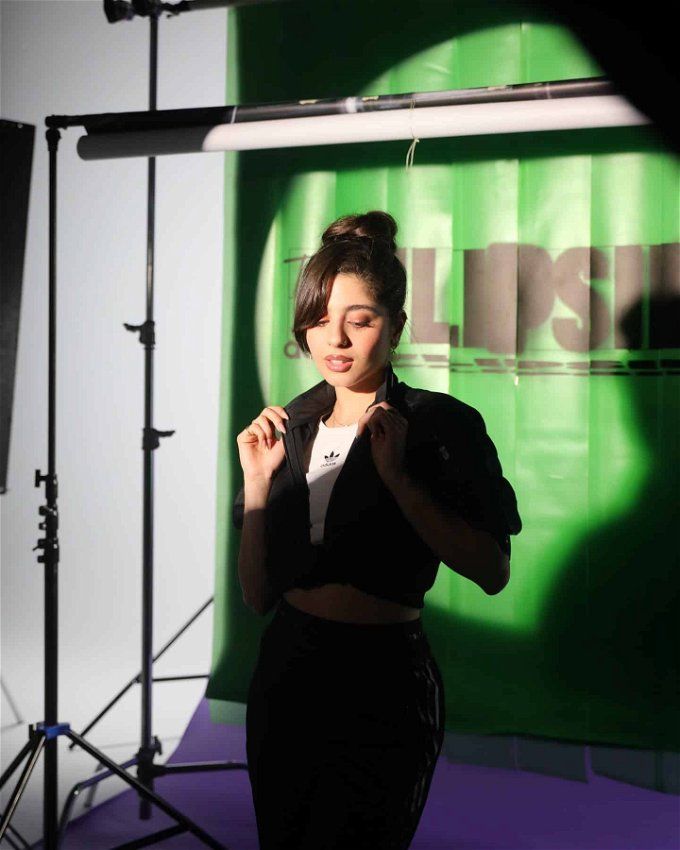 أخبار مصر | عشان ما تصابش بالجنون.. الفنانة مايان السيد توجه رسالة خاصة للجمهور