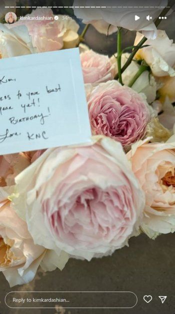 شاهد .. بالصور- بمناسبة عيد ميلادها..كيم كارداشيان تتفاجأ بكمية كبيرة من الورد
