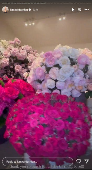 شاهد .. بالصور- بمناسبة عيد ميلادها..كيم كارداشيان تتفاجأ بكمية كبيرة من الورد