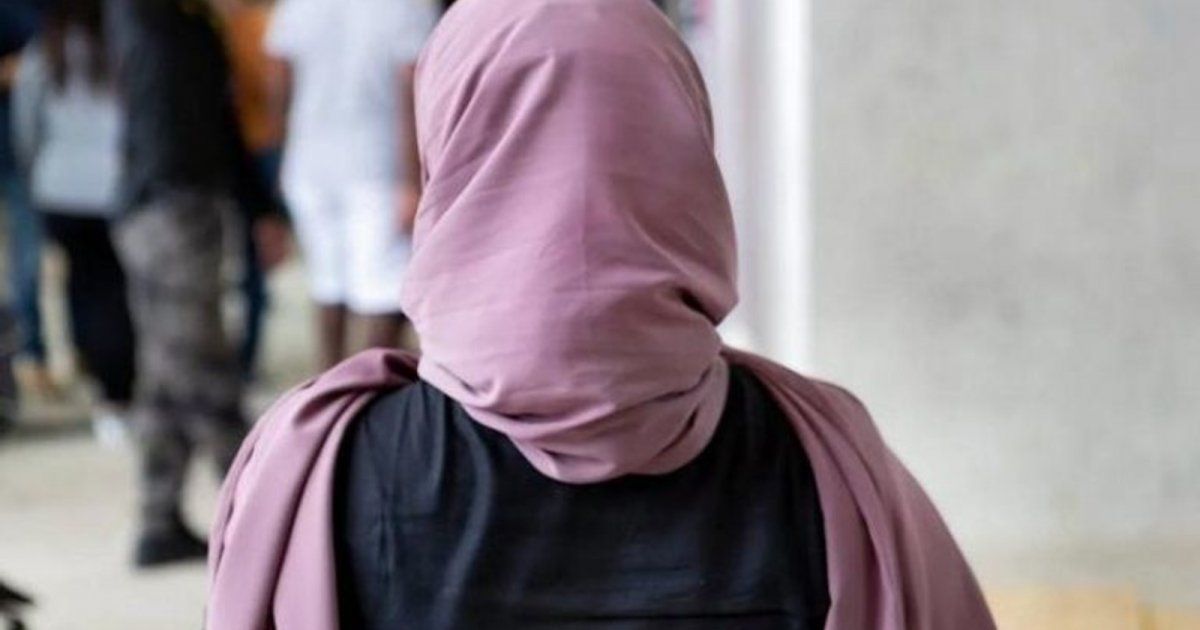 شاهد .. نجمة عربية تقرر خلع الحجاب بعد مرور شهر على ارتدائه -بالفيديو