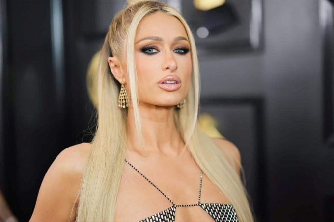 في ظهوره الأول.. نجل باريس هيلتون يتعرض للتنمر