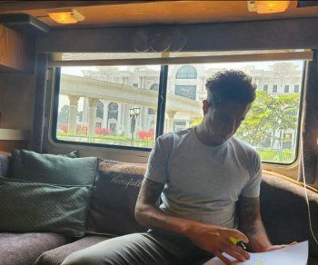 شاهد .. بالصور- من موقع التصوير.. أحمد الفيشاوي يحمس الجمهور لأحدث أعماله "السيستم"