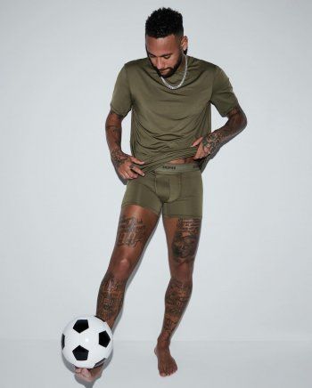 شاهد .. بالصور- نيمار بالملابس الداخلية بسبب كيم كارداشيان..فما القصة!