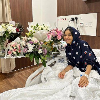 شاهد .. زينة عماد تطمئن محبيها على صحتها في أول ظهور من المستشفى-بالصورة