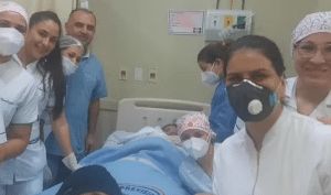 أم تكتشف حملها أثناء الولادة