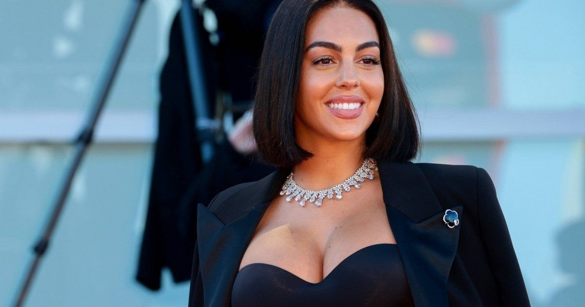 شاهد .. حب جورجينا رودريغز للسعودية لا حدود له .. إليكم المواقف المميزة التي قامت بها تجاه الشعب السعودي