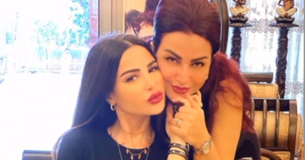 شاهد .. بالصورة - بكلمات من الحب.. نيللي مقدسي تعايد والدتها في يوم ميلادها