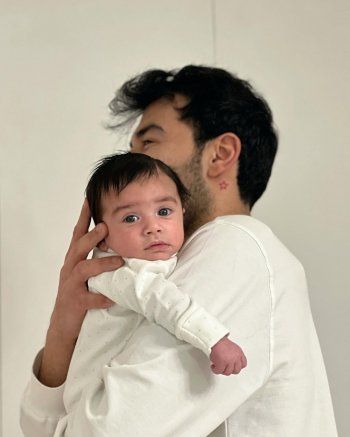 شاهد .. عقيل الرئيسي برسالة مؤثرة لإبنه: "سأكون عصاك السحرية"