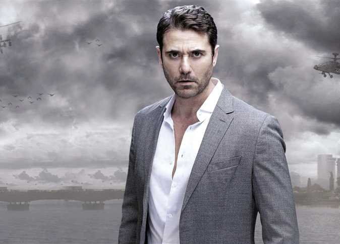 شاهد .. إليكم الصورة الأولى من فيلم "فرقة الموت".. هكذا بدى أحمد عز