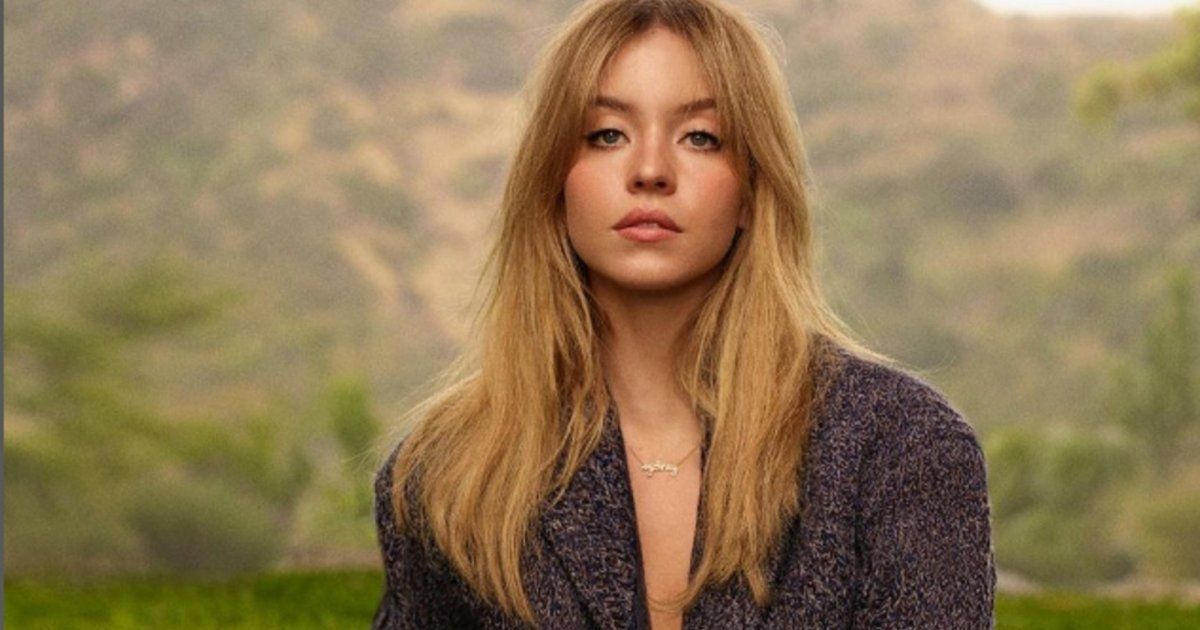 شاهد .. بالصورة- بلوك ساحر.. سيدني سويني تتألق بالكاجوال وتخطف الأنظار