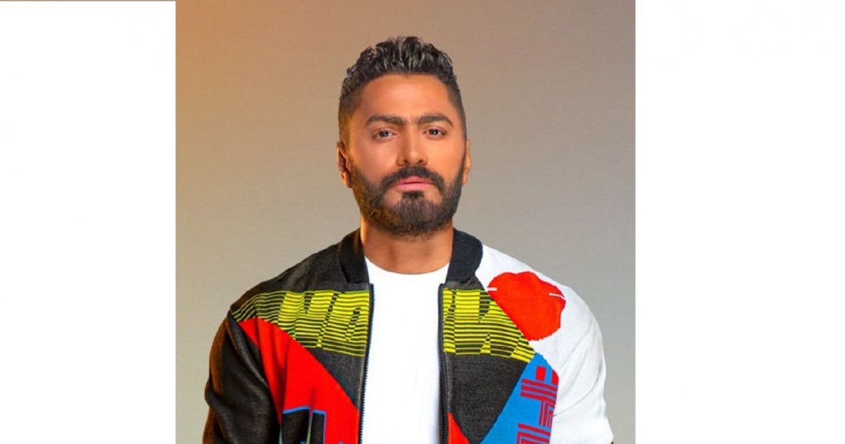 شاهد .. بالفيديو - شبيه تامر حسني يثير إستغراب الجمهور.. لن تصدق الشبه