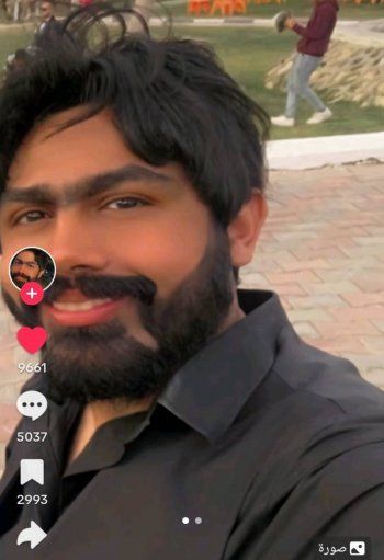 شاهد .. بالفيديو - شبيه تامر حسني يثير إستغراب الجمهور.. لن تصدق الشبه