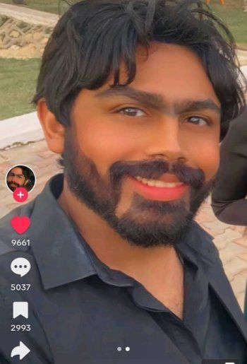 شاهد .. بالفيديو - شبيه تامر حسني يثير إستغراب الجمهور.. لن تصدق الشبه