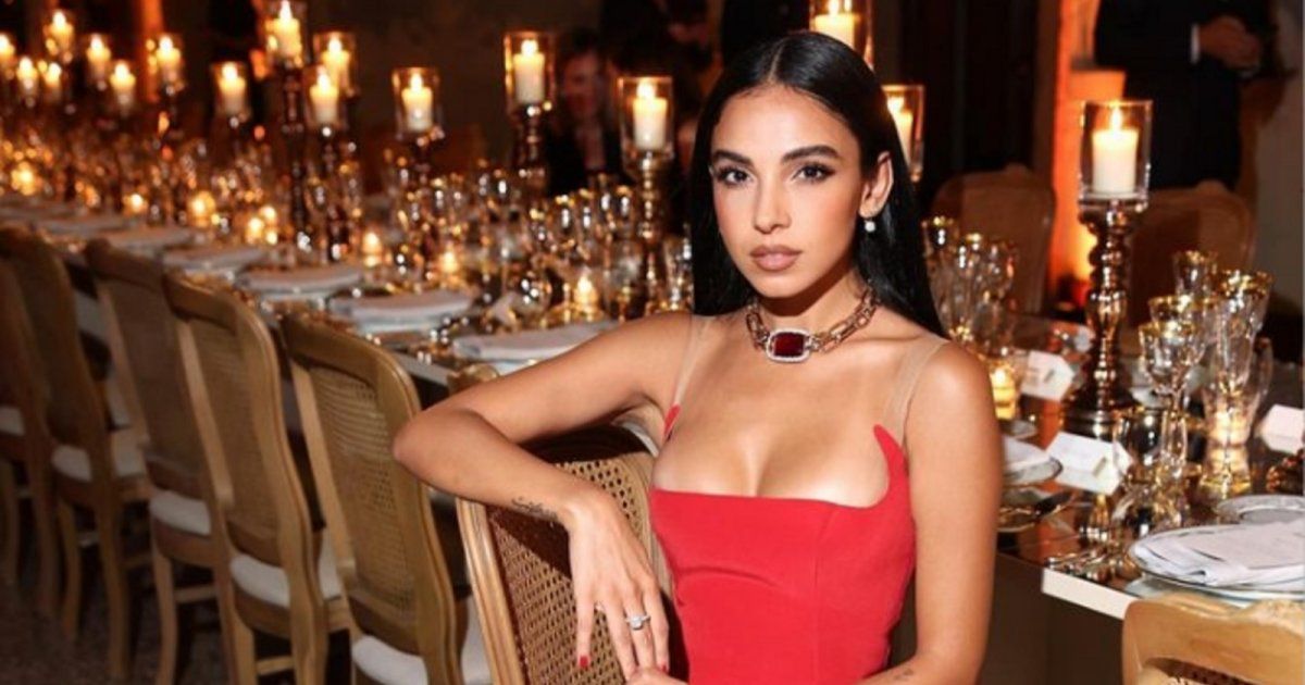 شاهد .. بالصور- بالكاجوال..سلمى أبو ضيف تخطف الأنظار بجمالها وأناقتها