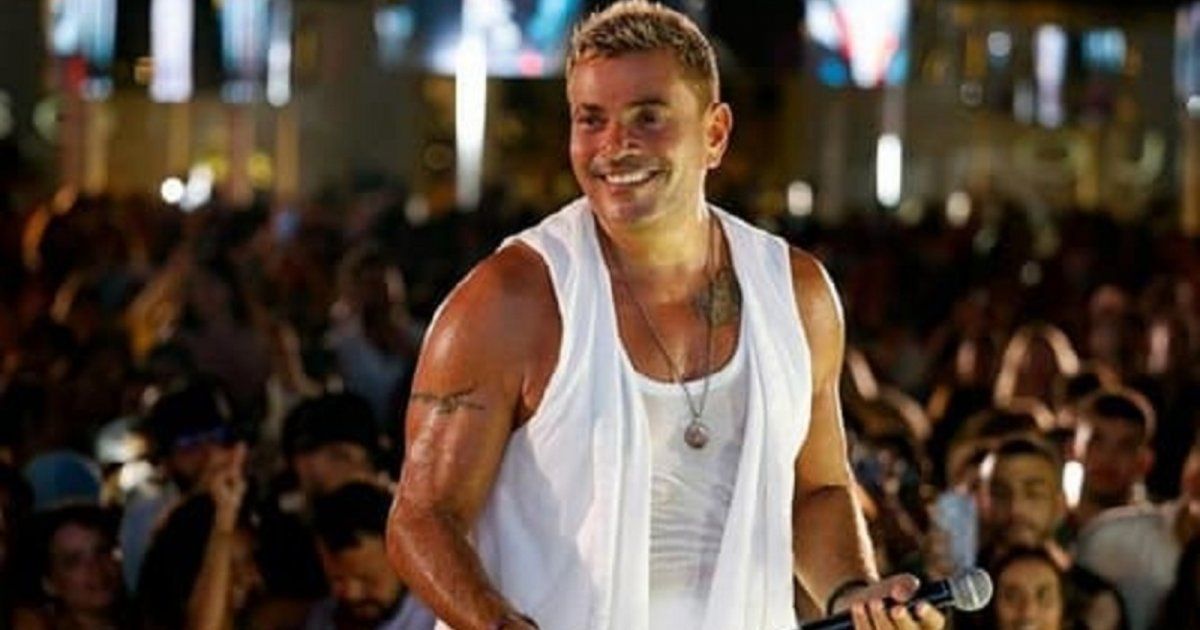 شاهد .. بالفيديو - عمرو دياب يقلد معلقاً رياضياً مصرياً بطريقة طريفة