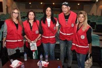 شاهد .. دنيا عبد العزيز وإلهام شاهين وغيرهما يزورون الهلال الأحمر المصري من أجل غزة-بالصور