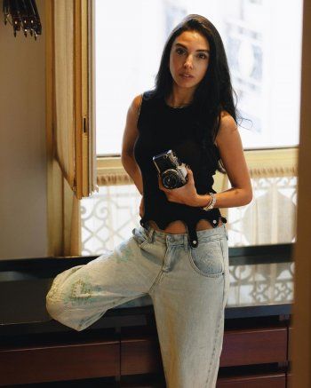 شاهد .. بالصور- بالكاجوال..سلمى أبو ضيف تخطف الأنظار بجمالها وأناقتها