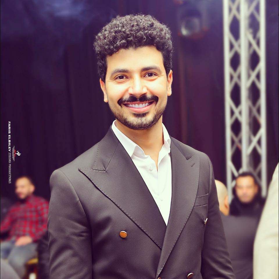 بعد إعتذاره .. محمد أنور بديل محمد سلام في مسرحية «زواج اصطناعي»