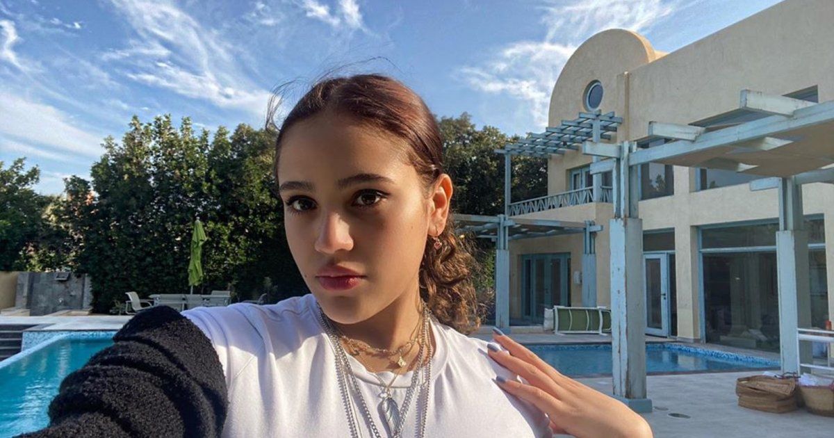 شاهد .. جنا عمرو دياب تتألق بإطلالة شتوية في أحدث إطلالة لها