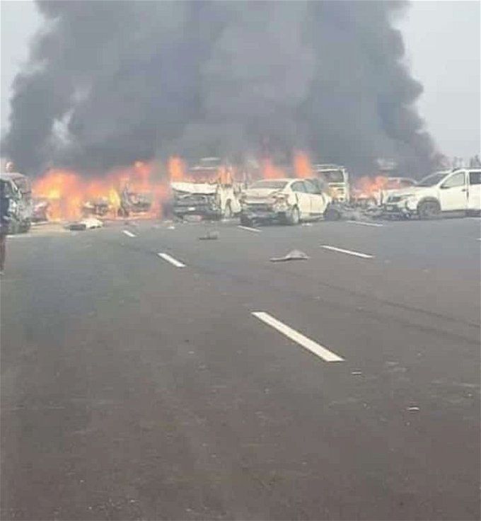 أخبار مصر | حادث طريق الإسكندرية الصحراوي يلتهم عدد من السيارات ويوقع 45 مصابًا وحالات وفاة