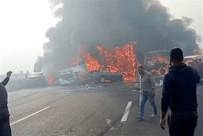 أخبار مصر | حادث طريق القاهرة الإسكندرية الصحراوي.. منظر مرعب جثث متفحة وسيارات مشتعلة