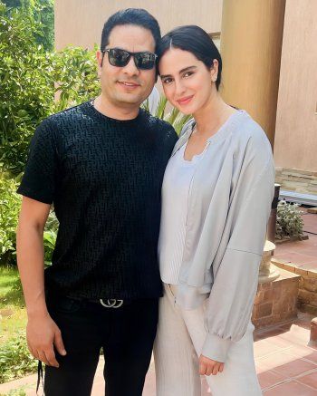 شاهد .. طليق غادة عبد الرازق يرتبط بفتاة عشرينية بعد أشهر قليلة من انفصالهما-بالصور