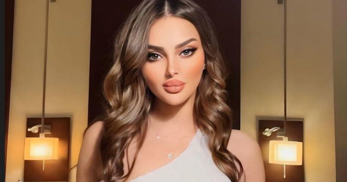 شاهد .. رومي القحطاني ساحرة بفستان أسود أنيق برفقة صديقتها-بالصور والفيديو