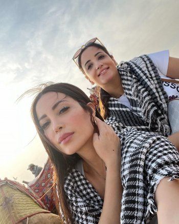 شاهد .. نسرين طافش تضع الكوفية وتلوّح بعالم الفلسطيني من أمام الأهرامات-بالصور