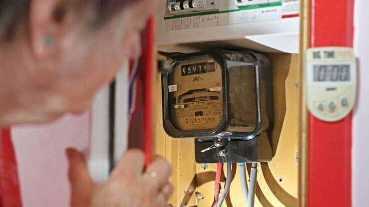 طريقة جهنمية لشحن عداد الكهرباء من الموبايل.. مش هتنزل السوبر ماركت