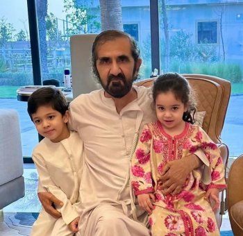 شاهد .. الشيخة لطيفة آل مكتوم تنشر صورة ابنتها شيخة مع جدها حاكم دبي في عيد ميلادها - بالصور