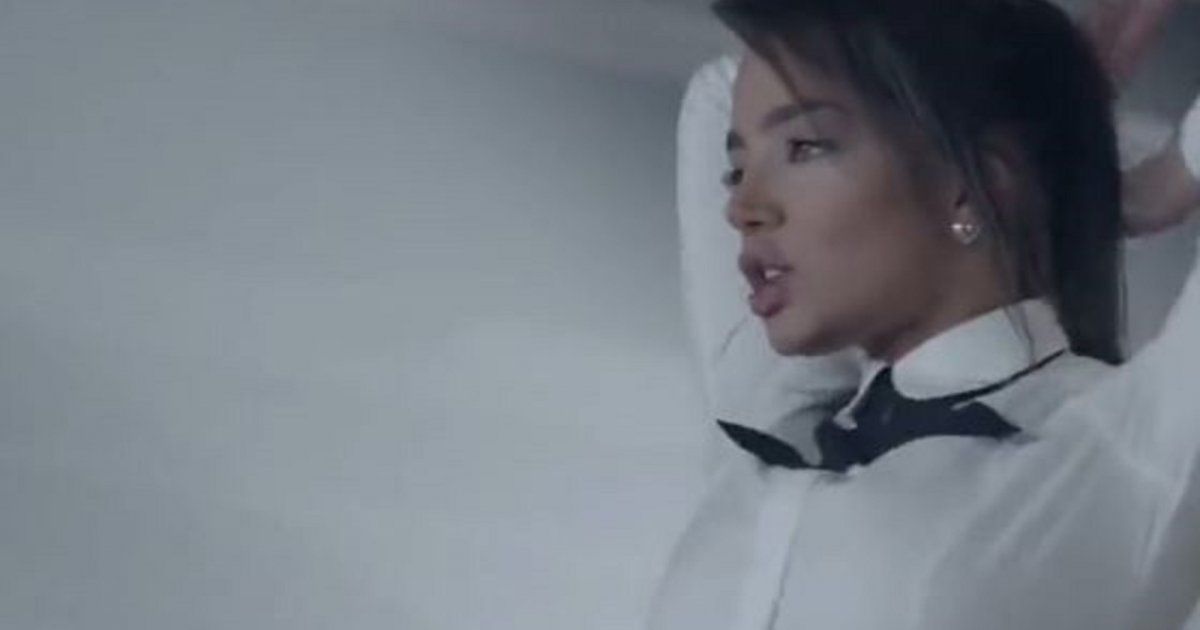 شاهد .. هل تذكرون جنى روحانا التي قدمت أغنية "درس خصوصي".. هكذا أصبحت بعد 9 سنوات