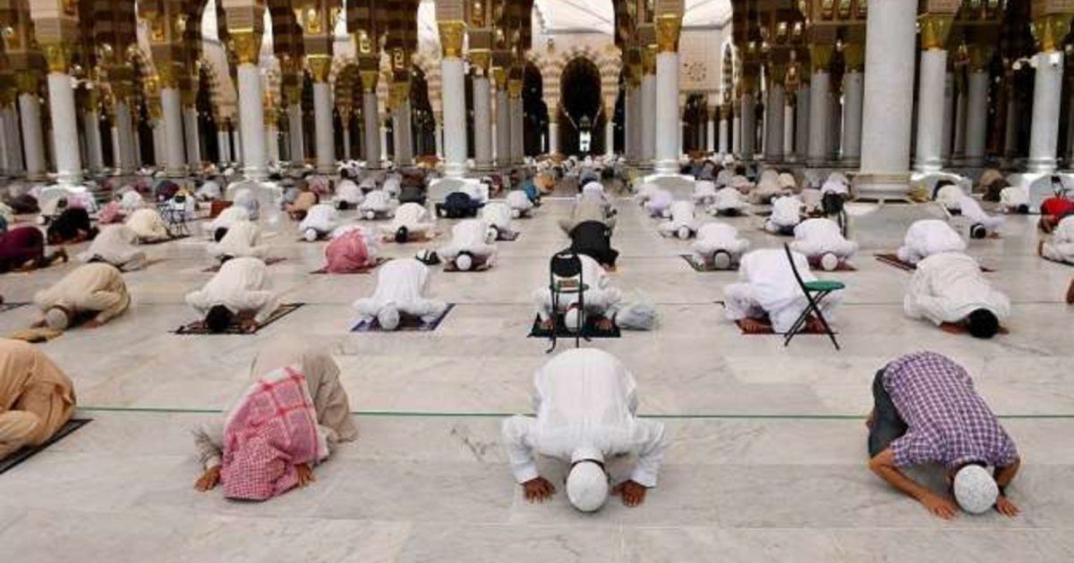 شاهد .. إصابة ممثل مصري في رأسه خلال تواجده بالمسجد النبوي.. هذا ما حصل