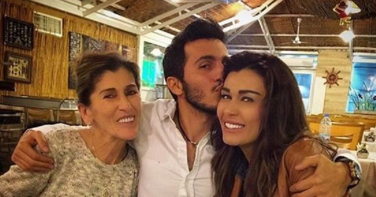 شاهد .. والدة نادين الراسي تتعرض لأزمة قلبية.. وضرب ومشاكل بين أفراد العائلة في المستشفى أمام الجميع!