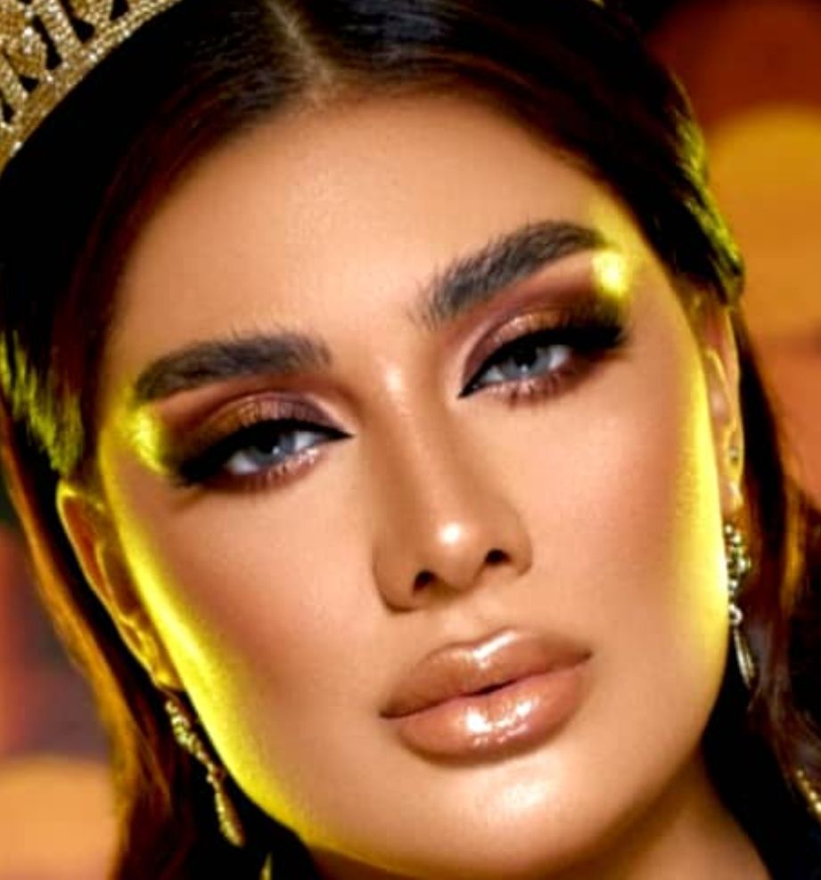 رجاء الريس تتألق بأحدث “فوتو سيشن” بأقدم فندق إفريقي بالجزائر