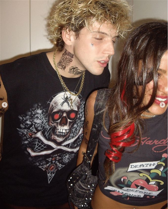 لبسها فاضح.. جنا عمرو دياب في ظهور مثير مع صديقها الأجنبي