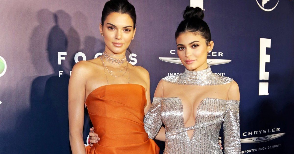 شاهد .. كايلي وكيندال جينر تتخطان حدود الجرأة في إطلالاتهما لـ هالوين.. بالصور