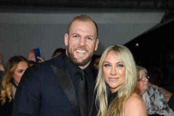 شاهد .. نجم شهير: "زوجتني عاملتني كالكلب" وهي تشبّه علاقتهما بالحرب العالمية الثالثة