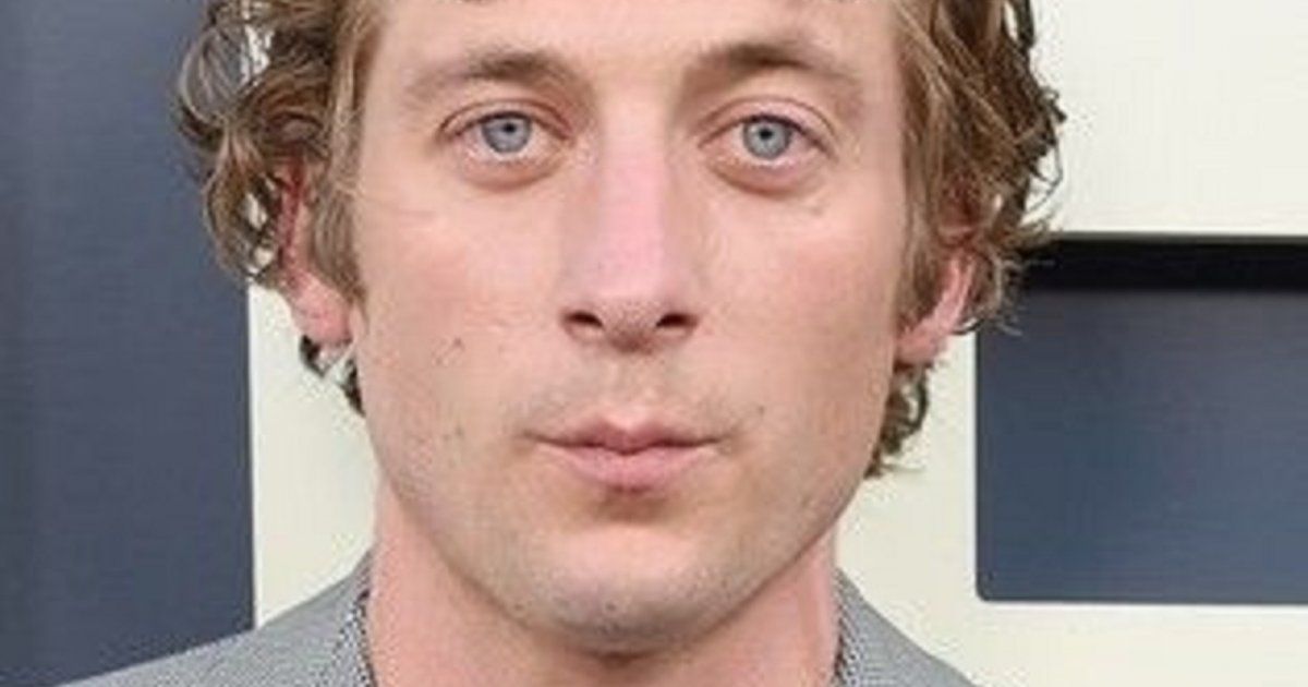 شاهد .. بعد أسبوع من إثارة شائعات رومانسية..هذا ما فعله جيريمي ألين وايت وروزاليا-بالصورة