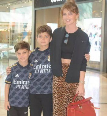 شاهد .. "السلطانة مريم" بأحدث ظهور مع ابنيها-بالصورة