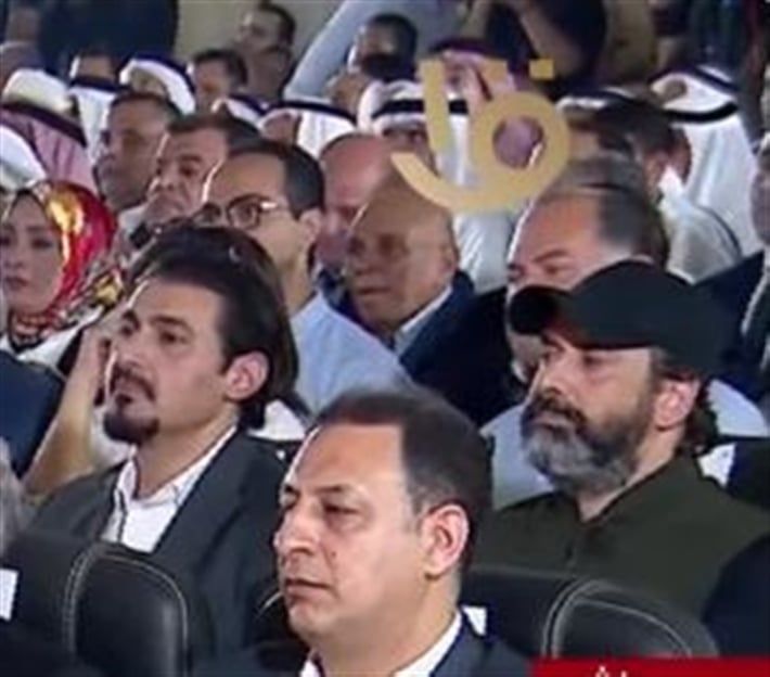 ياسر جلال يظهر بقصة شعر مختلفة : ياتري ايه الحكاية -صور