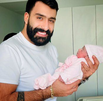 شاهد .. سمير زعيتر يُرزق بطفلة ويُطلق عليها هذا الإسم-بالصورة
