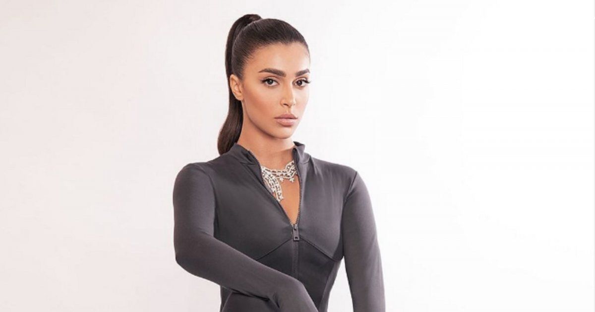 شاهد .. بالصور- بأنوثة و جمال.. ياسمينا زيتون تتألق بفستان أسود رائع