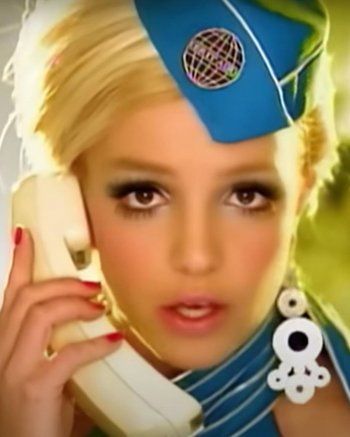 شاهد .. باريس هيلتون تختار هذه النجمة للتنكر بشخصيتها.. و"الأيقونات تساند الأيقونات"