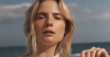 شاهد .. طرد عارضة أزياء من عملها .. والسبب دعمها لفلسطين