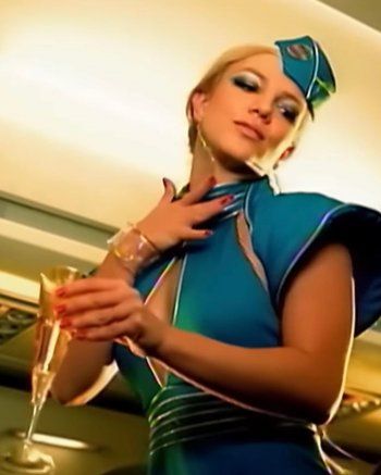 شاهد .. باريس هيلتون تختار هذه النجمة للتنكر بشخصيتها.. و"الأيقونات تساند الأيقونات"